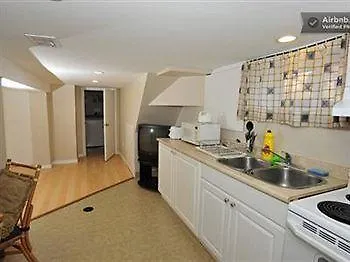 ** Hotel Torontos Favourite Urban B And B Canada